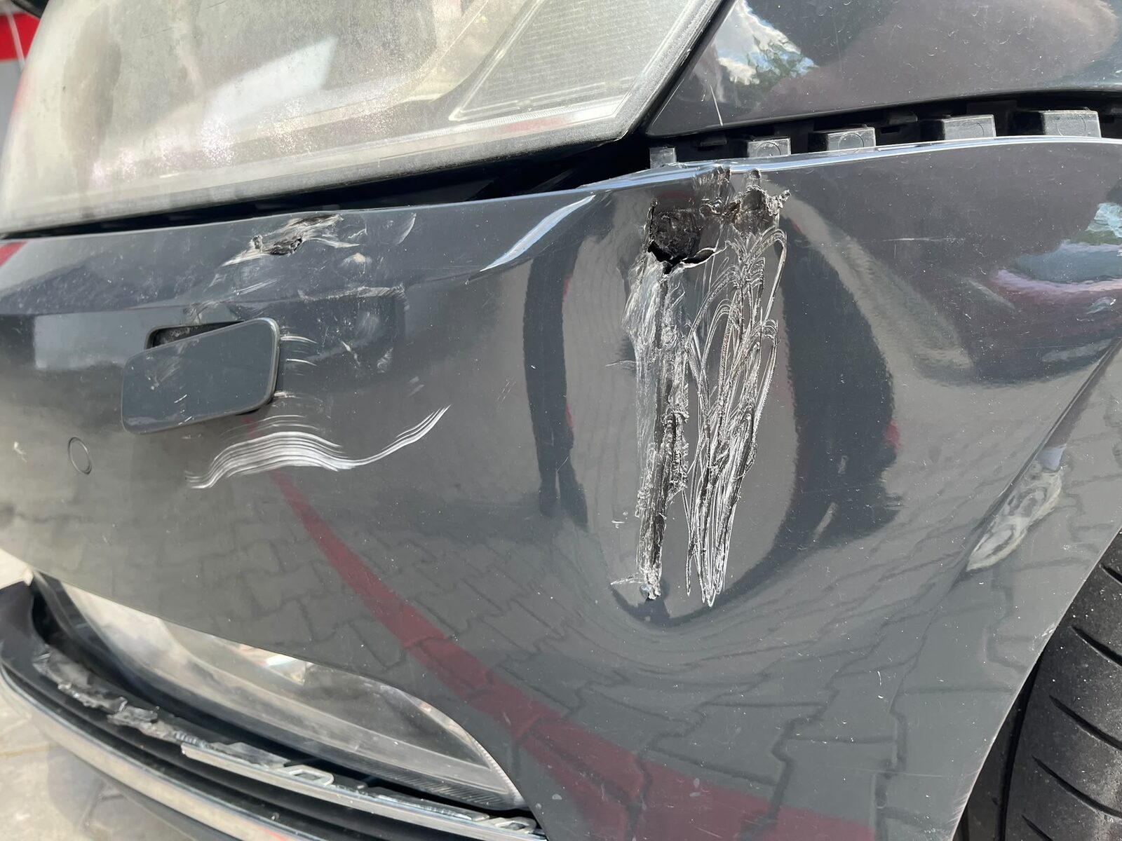 Volkswagen Passat — naprawa przedniego zderzaka i błotnika — stan przed naprawą